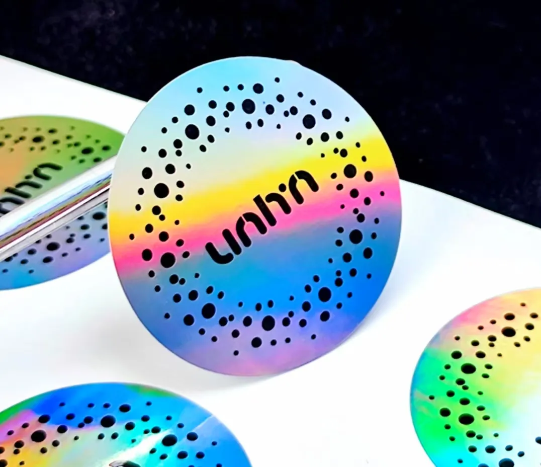 Greamáin holographic léasair: treocht nua fionnuar a chruthú i lipéid holographic