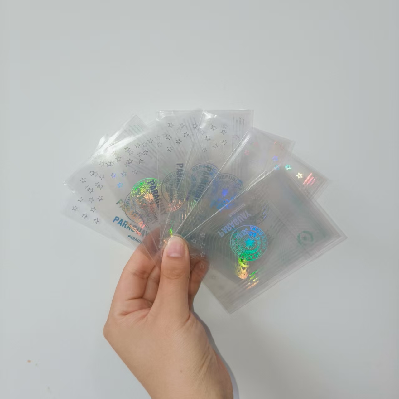 Pacáiste Jojo Pack Greamáin Trédhearcacha Cárta Hologram go Paraguay