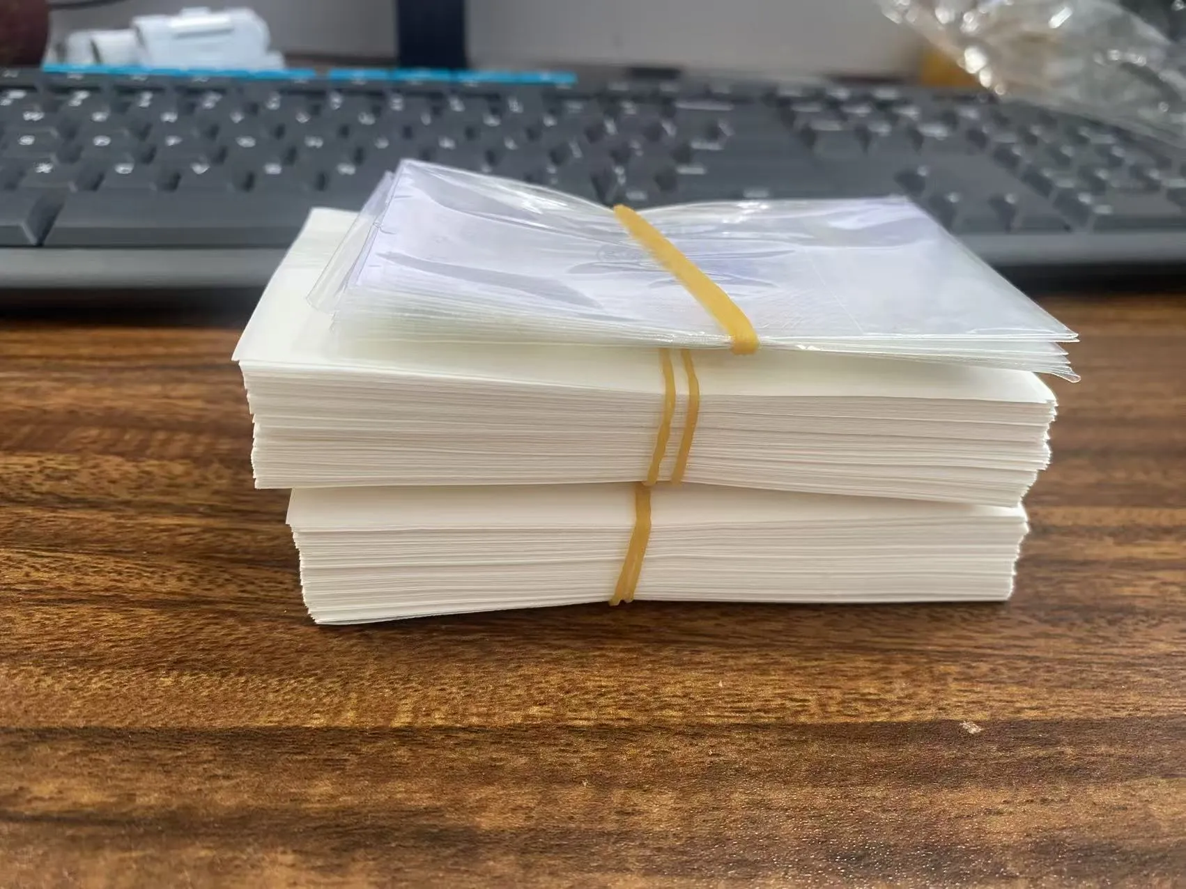 Greamán cárta creidmheasa holagram JOJO Pac seolta chuig an bPacastáin