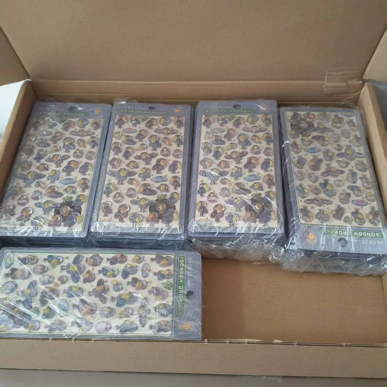 Tá greamáin cabhraithe do leanaí ar tí a bheith seolta!