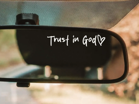 Cén fáth go bhfuil an oiread sin tóir ar na greamáin ghluaisteán aistrithe seo i TikTok?