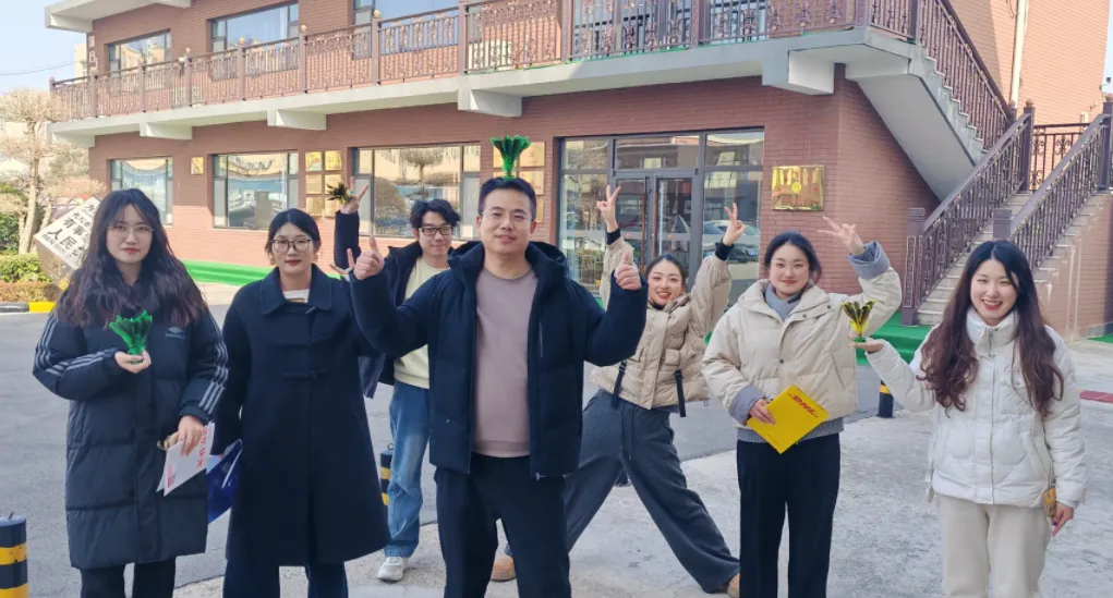 Cuireann Sos Gearr Lóin Fuinneamh ar an Oifig le Spraoi an Choileach